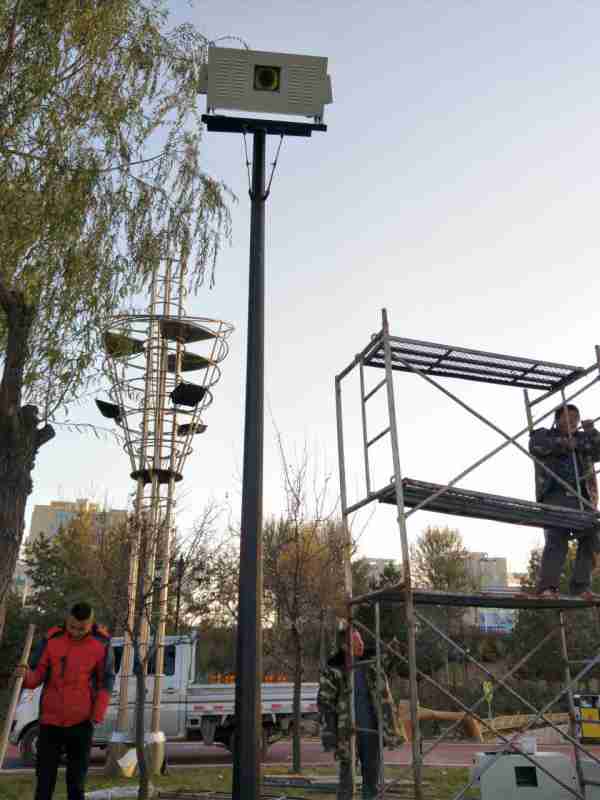 我公司為河南鄭州某公司提供單層戶外投影機防護櫃(圖3) 投影機戶外安裝防護櫃